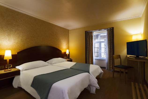 Porto polecane hotele 3 gwiazdkowe 3 gwiazdki Porto Oporto sprawdzone i dobre noclegi gdzie spać polski przewodnik po Porto opis nocleg hotels 6