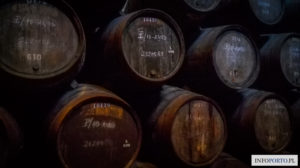 Wino Porto opis rodzaje gatunki informacje cena region winnice produkcja historia<script async src=