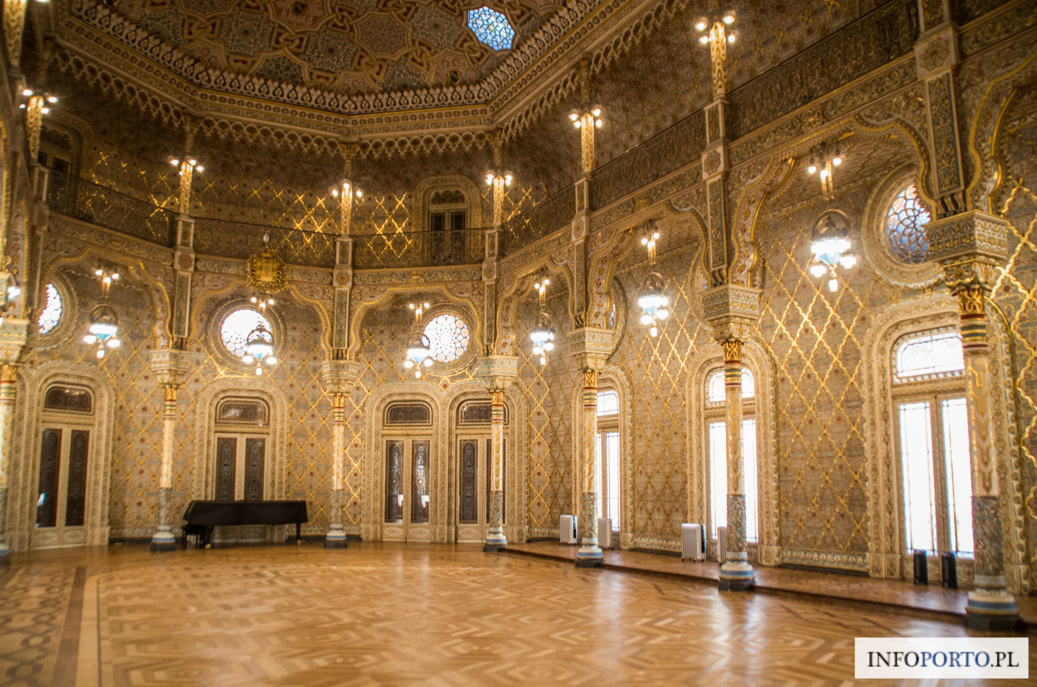 Pałac Giełdy Porto Giełda Zdjęcia Fotografie Zabytki i atrakcje turystyczne Porto Polski Lokalny Przewodnik Palacio da Bolsa Oporto