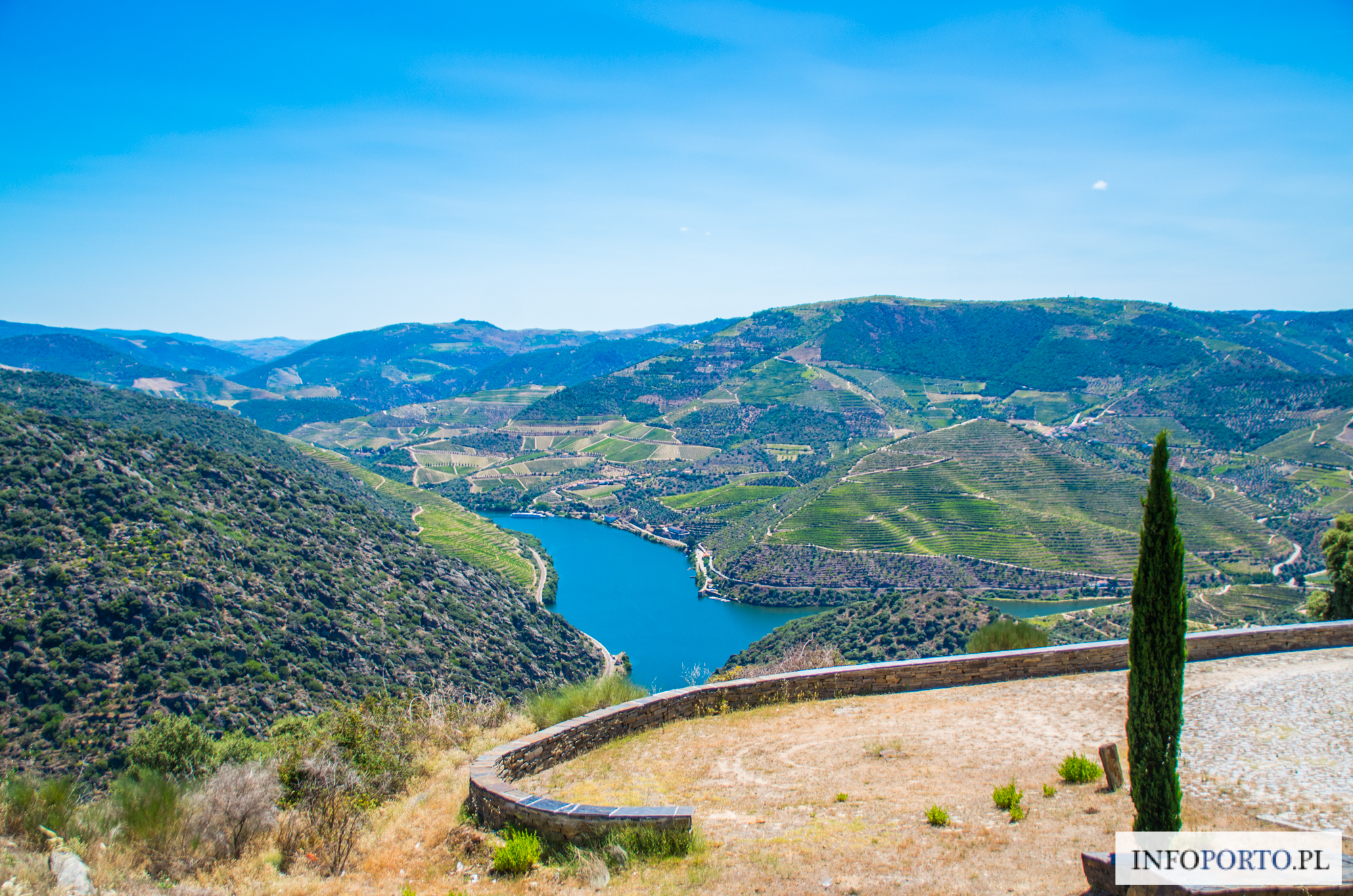 Douro samochodem autem Dolina Duero samochód auto zwiedzanie co warto zobaczyć po drodze zabytki i atrakcje turystyczne droga N222 N108 najpiękniejsza trasa samochodowa