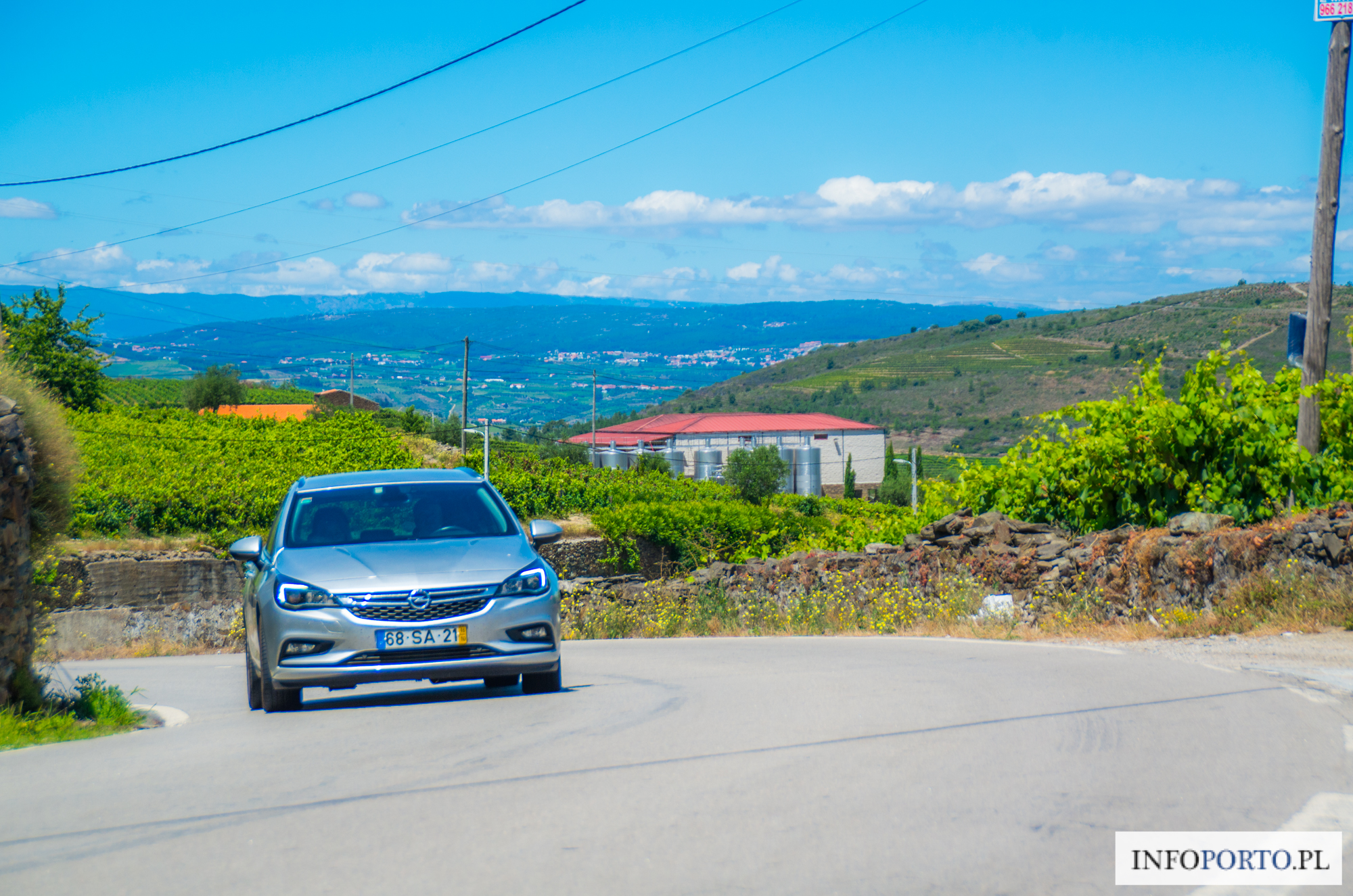 Douro samochodem autem Dolina Duero samochód auto zwiedzanie co warto zobaczyć po drodze zabytki i atrakcje turystyczne droga N222 N108 najpiękniejsza trasa samochodowa
